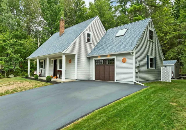 Photo 1 of Single family home for sale at 11 Knoll Rd, Wolfeboro, NH 03894 | MLS# 5110601 | Listing updated on 2026-10-12