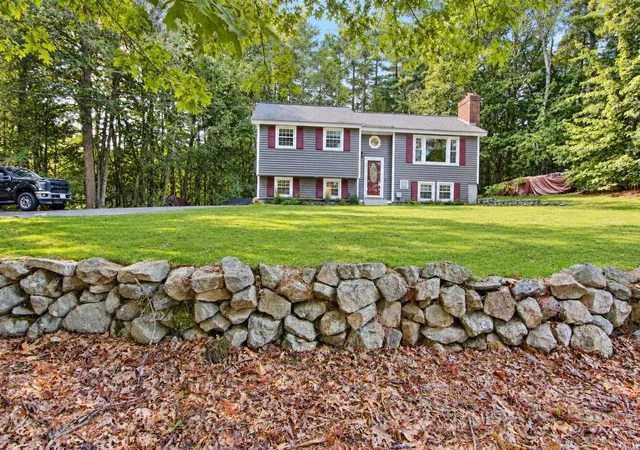 Photo 1 of Single family home for sale at 12 Roundtree Dr, Merrimack, NH 03054 | MLS# 5110611 | Listing updated on 2026-10-07