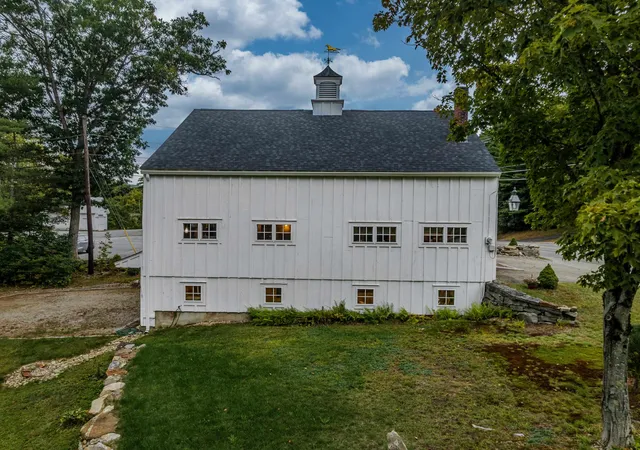 Photo 4 of Single family home for sale at 1079 US Route 3, Holderness, NH 03245 | MLS# 5110634 | Listing updated on 2026-10-21