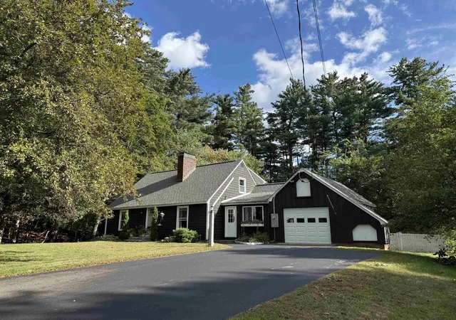 Photo 2 of Single family home for sale at 4 Corwin Dr, Derry, NH 03038 | MLS# 5110635 | Listing updated on 2026-10-13