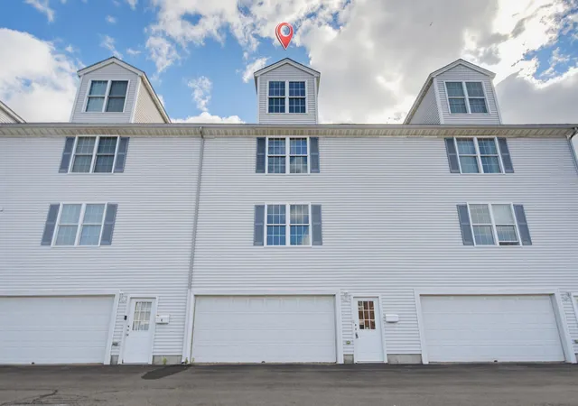 Townhouse for sale at 101 Maple St #5, Manchester, NH 03103 | MLS# 5110643