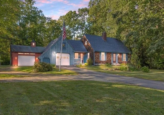 Photo 1 of Single family home for sale at 8 Juniper Rd, Derry, NH 03038 | MLS# 5110663 | Listing updated on 2026-09-20