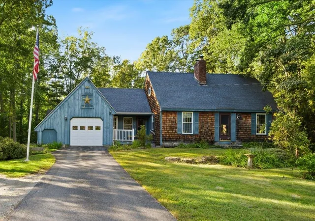 Photo 2 of Single family home for sale at 8 Juniper Rd, Derry, NH 03038 | MLS# 5110663 | Listing updated on 2026-09-20