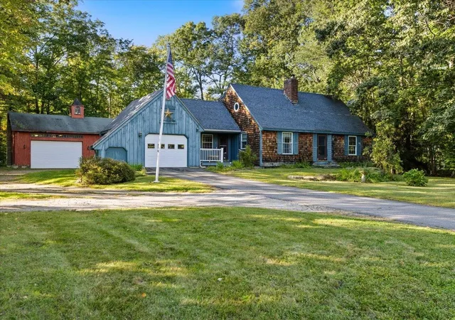 Photo 3 of Single family home for sale at 8 Juniper Rd, Derry, NH 03038 | MLS# 5110663 | Listing updated on 2026-09-20