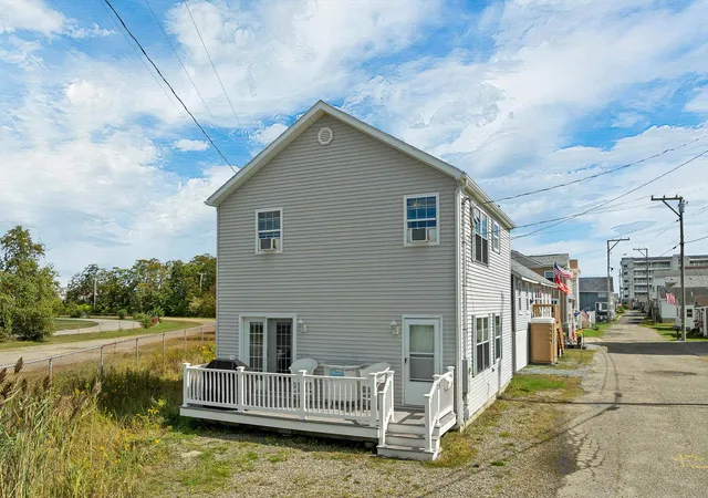 Single family home for sale at 5 Chase St, Hampton, NH 03842 | MLS# 5110671