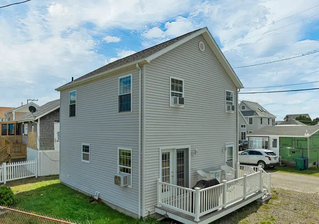 Photo 2 of Single family home for sale at 5 Chase St, Hampton, NH 03842 | MLS# 5110671 | Listing updated on 2026-09-28