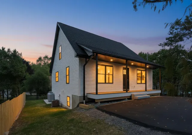 Photo 1 of Single family home for sale at 6 Swan St, Nashua, NH 03060 | MLS# 5110689 | Listing updated on 2026-10-28
