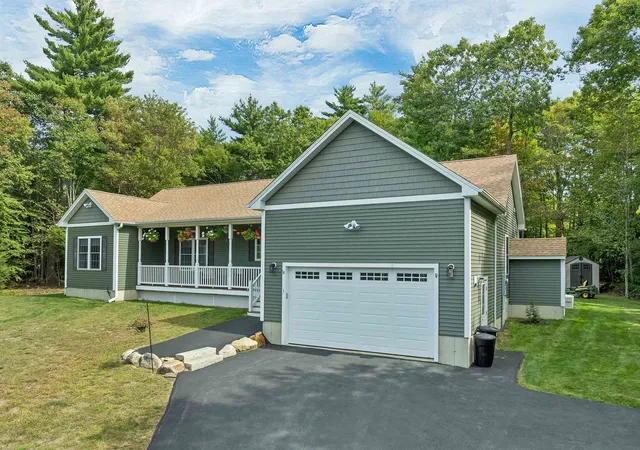 Photo 1 of Single family home for sale at 1 Corey Rd, Deerfield, NH 03037 | MLS# 5110716 | Listing updated on 2026-10-14