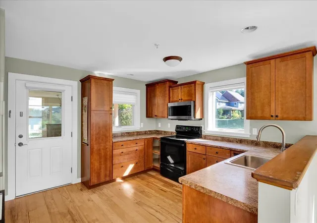 Photo 3 of Townhouse for sale at 24 Comn Way, Charlotte, VT 05445 | MLS# 5110752 | Listing updated on 2026-10-14