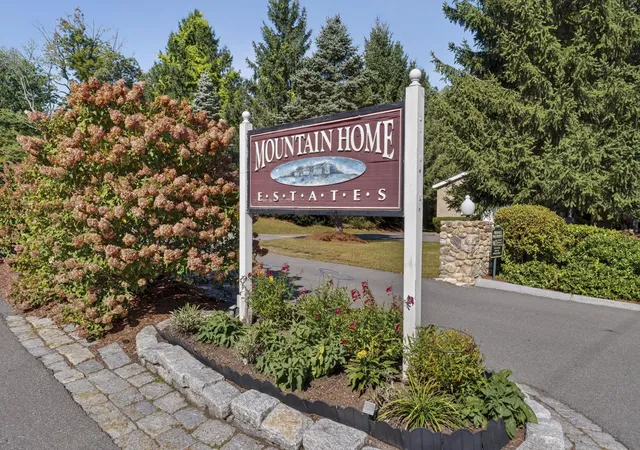 Photo 2 of Townhouse for sale at 45 Fieldstone Dr, Londonderry, NH 03053 | MLS# 5110758 | Listing updated on 2026-10-14