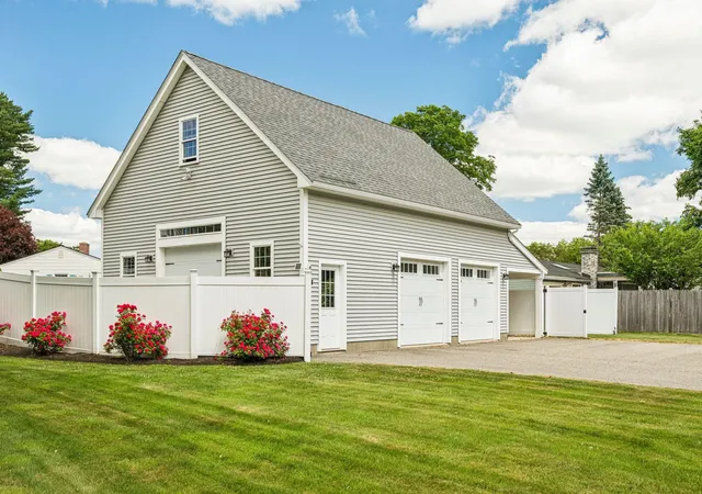 Photo 2 of Single family home for sale at 45 Post Rd, North Hampton, NH 03862 | MLS# 5110780 | Listing updated on 2026-10-16