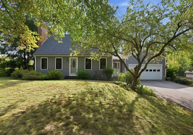 Photo 1 of Single family home for sale at 50 Shawmut St, Concord, NH 03301 | MLS# 5110865 | Listing updated on 2026-09-29