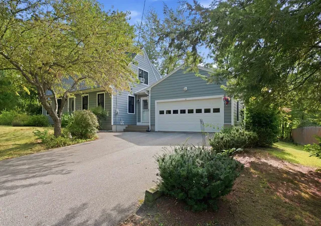 Photo 2 of Single family home for sale at 50 Shawmut St, Concord, NH 03301 | MLS# 5110865 | Listing updated on 2026-09-29