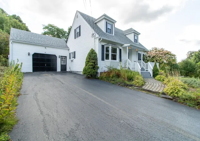 Photo 2 of Single family home for sale at 17 Sunset Ter, Derby, VT 05829 | MLS# 5110900 | Listing updated on 2026-10-11