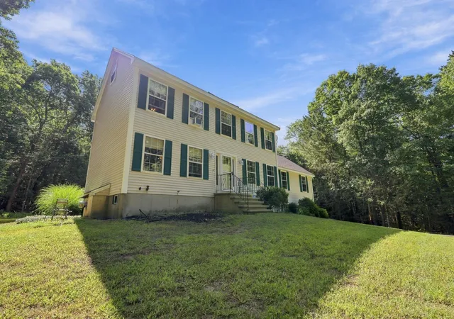 Photo 2 of Single family home for sale at 27 Peabody Dr, Danville, NH 03819 | MLS# 5110919 | Listing updated on 2026-09-29
