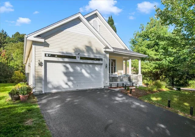 Photo 2 of Single family home for sale at 14 Fieldstone Dr, South Burlington, VT 05403 | MLS# 5110931 | Listing updated on 2026-10-16