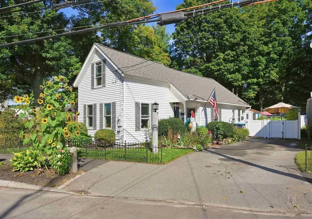 Photo 1 of Single family home for sale at 14 Clinton St, Concord, NH 03301 | MLS# 5110946 | Listing updated on 2026-10-01