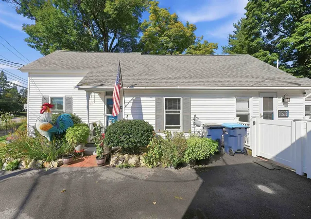 Photo 3 of Single family home for sale at 14 Clinton St, Concord, NH 03301 | MLS# 5110946 | Listing updated on 2026-10-01