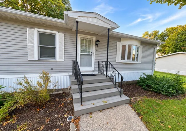 Photo 1 of Manufactured home for sale at 7 Amy Ln, Hampstead, NH 03841 | MLS# 5110956 | Listing updated on 2026-09-29