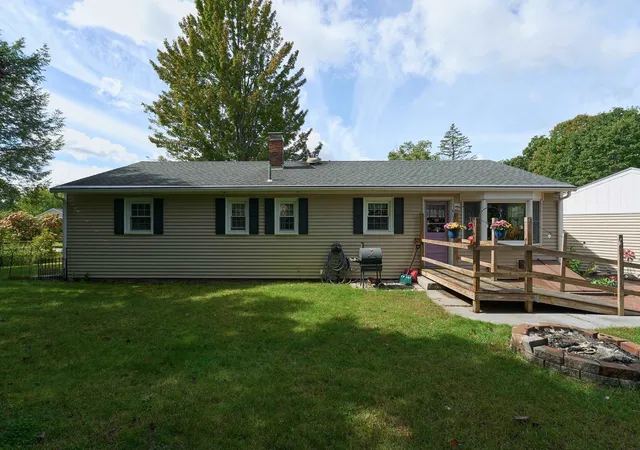 Photo 3 of Single family home for sale at 26 Sherwood Meadows, Pembroke, NH 03275 | MLS# 5110983 | Listing updated on 2026-09-28