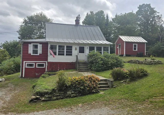 Photo 1 of Single family home for sale at 226 Oak St, Newport, NH 03773 | MLS# 5110985 | Listing updated on 2026-09-23