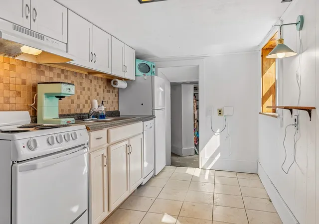Photo 3 of Condo for sale at 20 Epping Rd #D, Exeter, NH 03833 | MLS# 5111047 | Listing updated on 2026-10-16