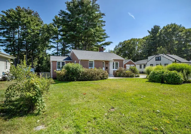 Photo 2 of Sale Pending at 1935 Lafayette Rd, Portsmouth, NH 03801 | MLS# 5111071 | Listing updated on 2026-10-14