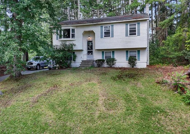Photo 1 of Single family home for sale at 4 Brookfield Dr, Hudson, NH 03051 | MLS# 5111076 | Listing updated on 2026-10-28