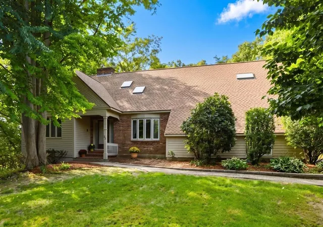 Photo 1 of Single family home for sale at 35 Hyacinth Dr, Nashua, NH 03062 | MLS# 5111077 | Listing updated on 2026-10-05