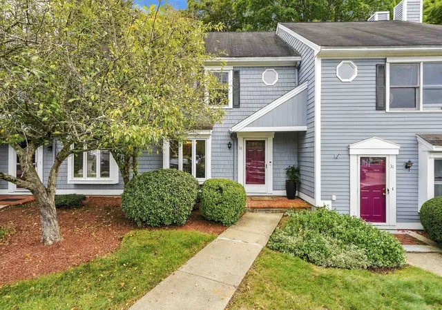 Photo 1 of Sale Pending at 33 Meadowview Cir, Nashua, NH 03062 | MLS# 5111087 | Listing updated on 2026-10-28