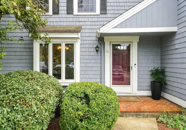 Photo 1 of Sale Pending at 33 Meadowview Cir, Nashua, NH 03062 | MLS# 5111087 | Listing updated on 2026-10-28