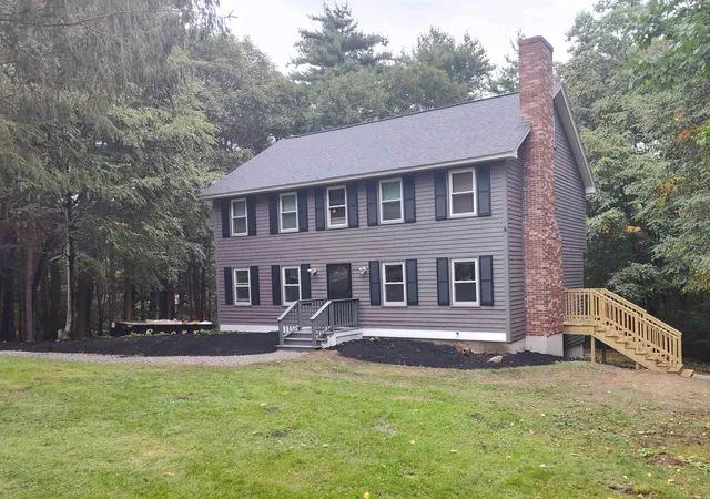 Photo 2 of Single family home for sale at 27 Hampshire Dr, Derry, NH 03038 | MLS# 5111088 | Listing updated on 2026-10-15