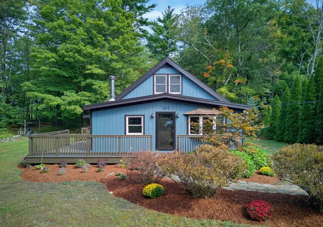 Photo 3 of Single family home for sale at 195 Pleasant St, Epping, NH 03042 | MLS# 5111114 | Listing updated on 2026-10-05