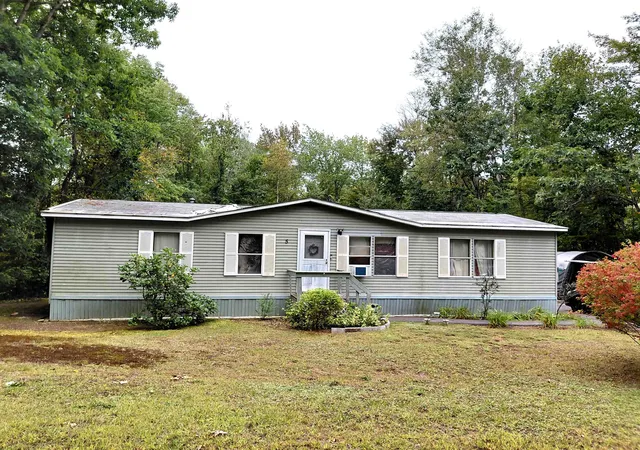 Photo 2 of Manufactured home for sale at 5 Willow Ter, Loudon, NH 03307 | MLS# 5111129 | Listing updated on 2026-10-02