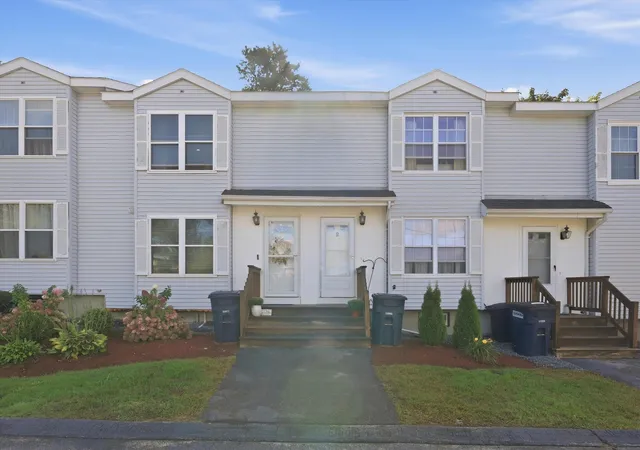 Photo 1 of Townhouse for sale at 107 Franklin St Ext #3, Derry, NH 03038 | MLS# 5111148 | Listing updated on 2026-10-02