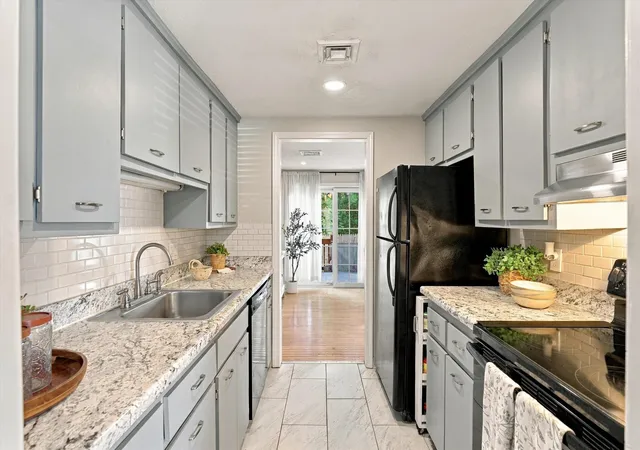 Photo 3 of Townhouse for sale at 107 Franklin St Ext #3, Derry, NH 03038 | MLS# 5111148 | Listing updated on 2026-10-02