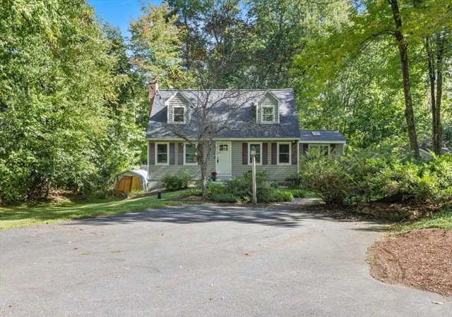 Photo 2 of Sale Pending at 31 Stark Rd, Derry, NH 03038 | MLS# 5111170 | Listing updated on 2026-10-01
