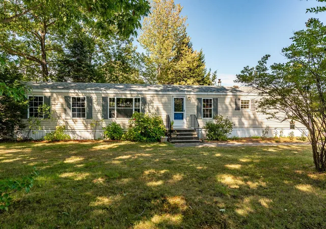 Manufactured home for sale at 6 Easter Ln, Rochester, NH 03867 | MLS# 5111177