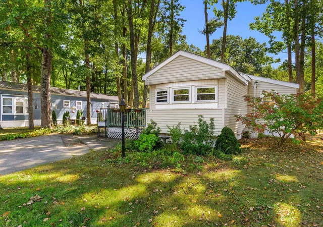 Photo 2 of Manufactured home for sale at 615 Canterbury Dr #615, Exeter, NH 03833 | MLS# 5111179 | Listing updated on 2026-10-28