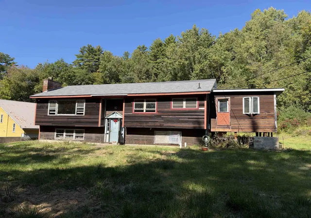 Single family home for sale at 1259 Connecticut River Rd, White River Junction, VT 05001 | MLS# 5111183