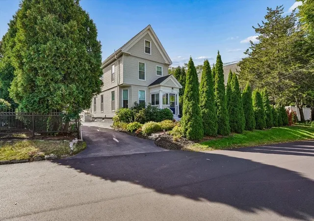 Photo 1 of Single family home for sale at 121 Boyd Rd, Portsmouth, NH 03801 | MLS# 5111188 | Listing updated on 2026-09-30