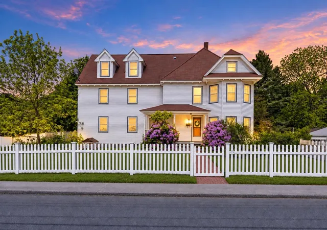 Photo 2 of Single family home for sale at 38 High St, Derry, NH 03038 | MLS# 5111190 | Listing updated on 2026-10-14
