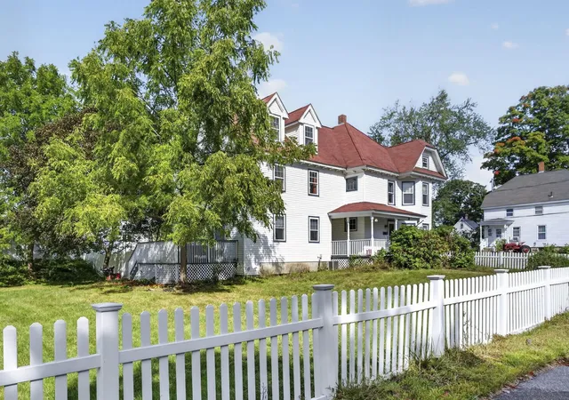 Photo 3 of Single family home for sale at 38 High St, Derry, NH 03038 | MLS# 5111190 | Listing updated on 2026-10-14