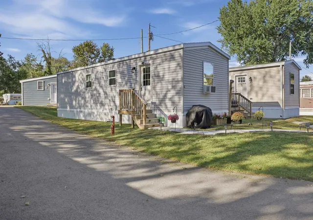 Photo 1 of Manufactured home for sale at 1338 Woodbury Ave #10, Portsmouth, NH 03801 | MLS# 5111219 | Listing updated on 2026-09-23