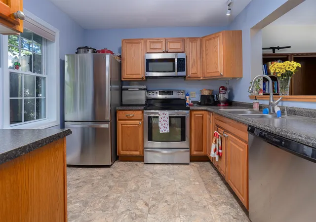 Photo 3 of Townhouse for sale at 36 Kinsington St, South Burlington, VT 05403 | MLS# 5111247 | Listing updated on 2026-10-16