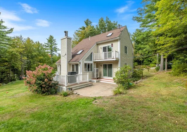 Photo 3 of Single family home for sale at 8 Homestead Dr, Raymond, NH 03077 | MLS# 5111256 | Listing updated on 2026-09-29
