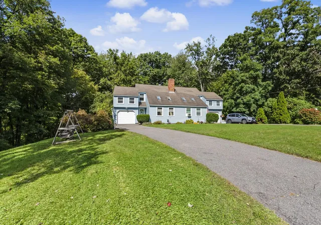 Photo 3 of Condo for sale at 15l Bonnie Ln, Derry, NH 03038 | MLS# 5111297 | Listing updated on 2026-09-30