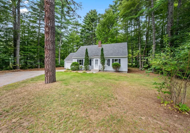 Photo 1 of Single family home for sale at 24 Fairview Ave, Conway, NH 03818 | MLS# 5111300 | Listing updated on 2026-10-16