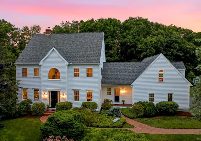 Photo 1 of Single family home for sale at 4 Berry Hl Rd, Stratham, NH 03885 | MLS# 5111311 | Listing updated on 2026-10-01