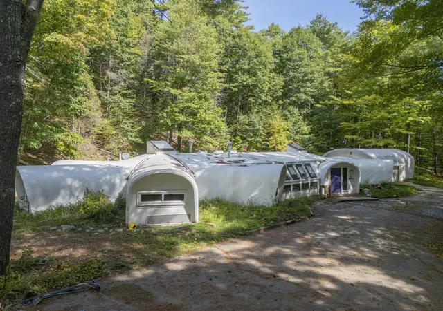 Photo 3 of Single family home for sale at 470 Jewett Rd, Hopkinton, NH 03229 | MLS# 5111382 | Listing updated on 2026-10-07